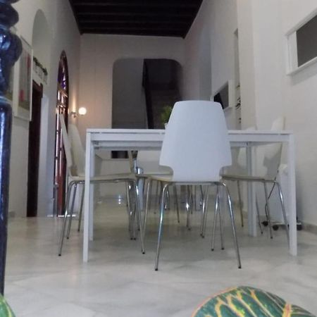 Residencia Viriato Hostel Seville Luaran gambar