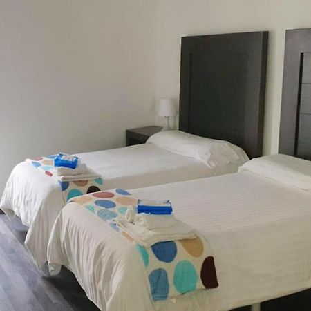 Residencia Viriato Hostel Seville Luaran gambar