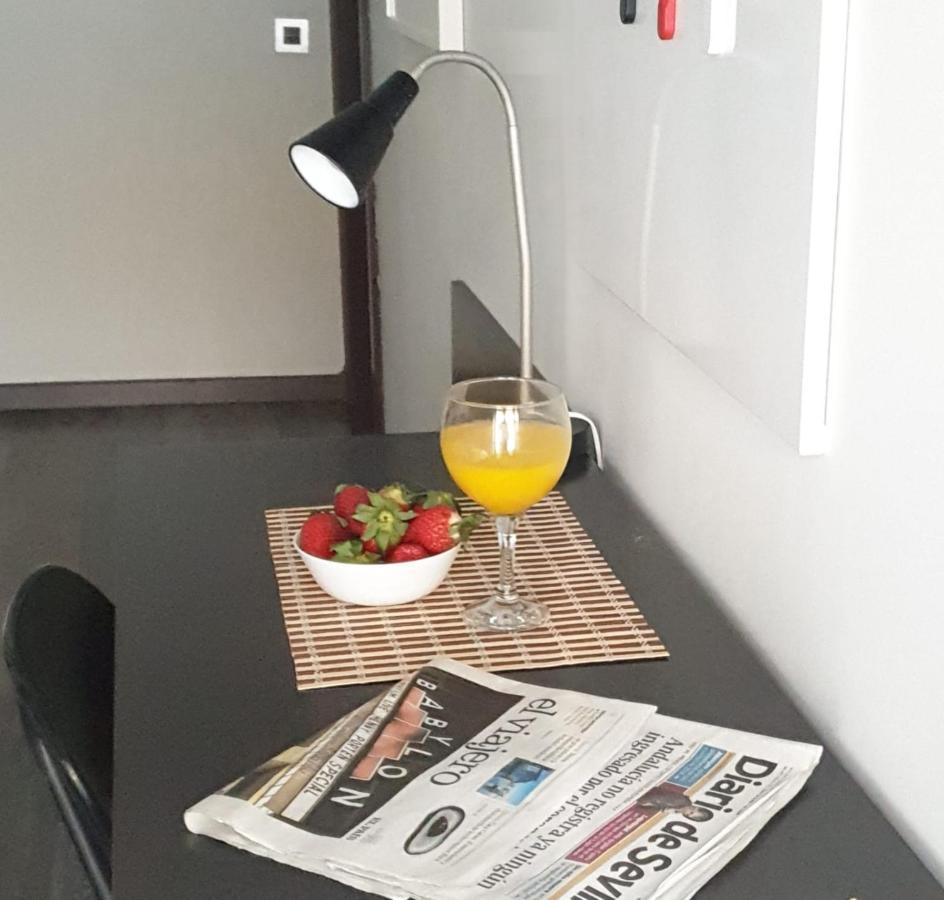 Residencia Viriato Hostel Seville Luaran gambar