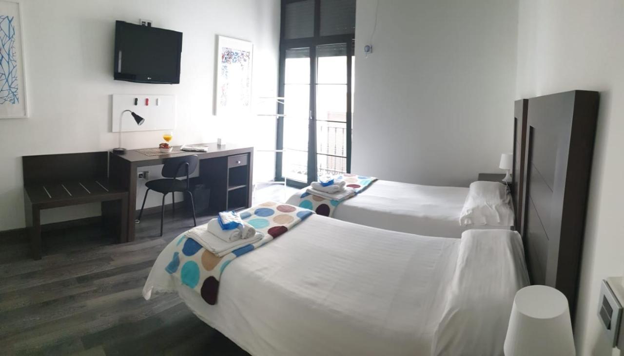 Residencia Viriato Hostel Seville Luaran gambar