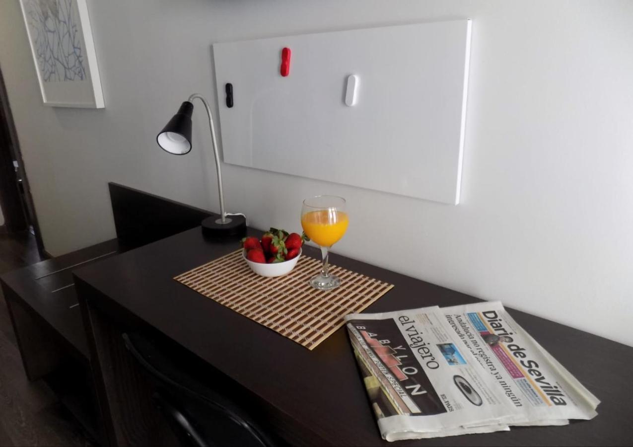 Residencia Viriato Hostel Seville Luaran gambar