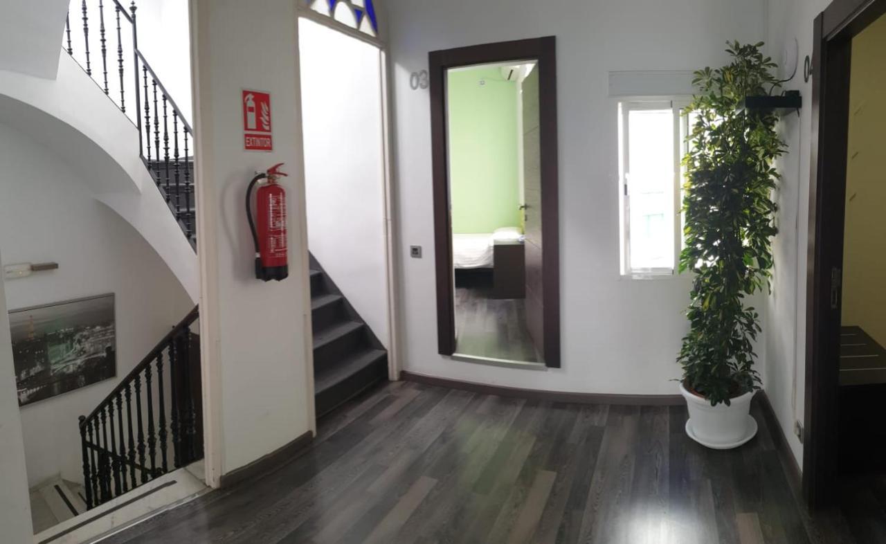 Residencia Viriato Hostel Seville Luaran gambar