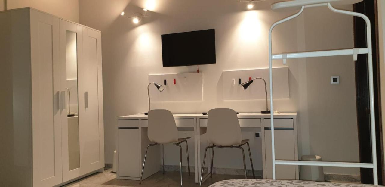 Residencia Viriato Hostel Seville Luaran gambar