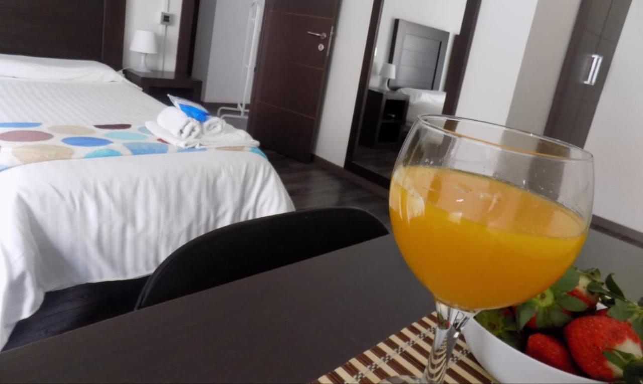Residencia Viriato Hostel Seville Luaran gambar