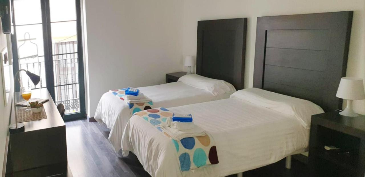 Residencia Viriato Hostel Seville Luaran gambar